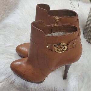 Flawed Michael Kors Brown Leather  Heeled Ankle Boots Booties